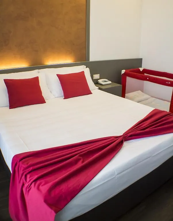 Acapulco Hotel Cattolica 3*,